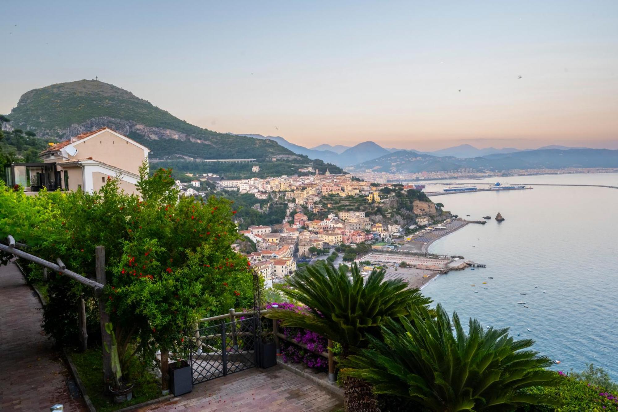 Kemi Luxury Suites Vietri sul Mare Exterior photo